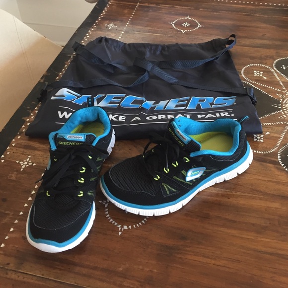STUNNING SKECHERS Lightweight w/Memory Foam + Bag!