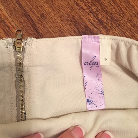 🔮 Aztec Sequin Skirt- Francesca's size Small 🔮 - Picture 4 of 11