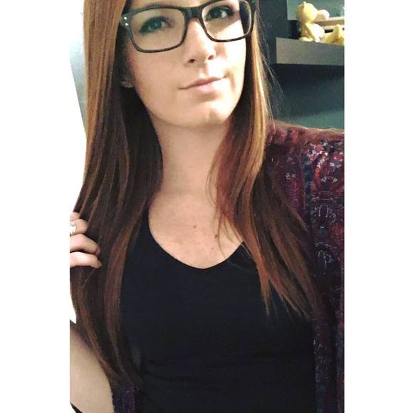 Meet your Posher, Nicole - Picture 1 of 1