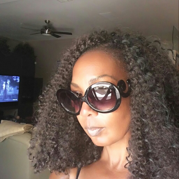 Meet your Posher, Shelley - Picture 2 of 2