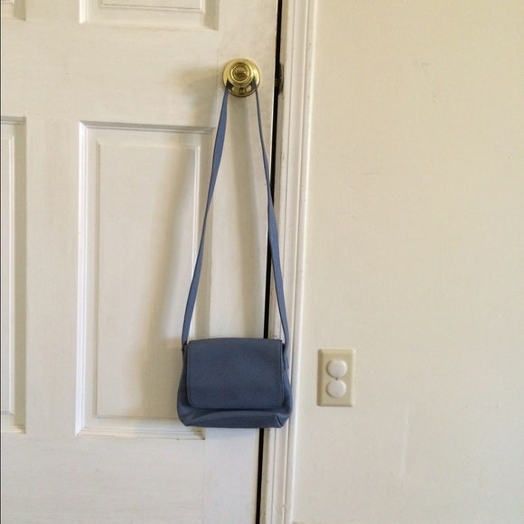 Nine West Handbags - Nine West genuine leather crossbody purse