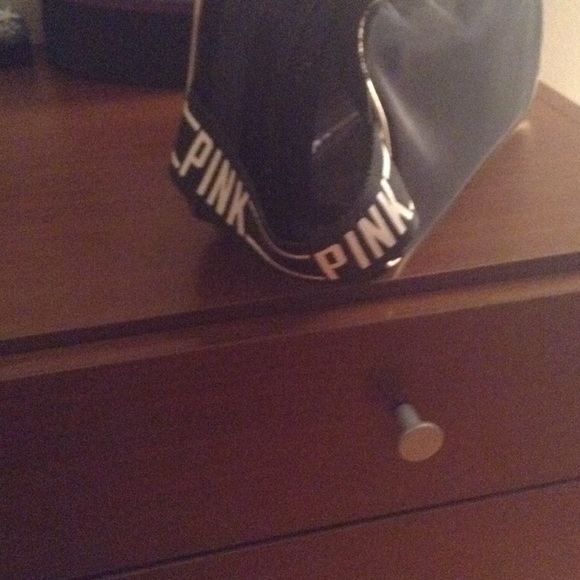 ❌Black mesh vs pink makeup bag❌ - Picture 2 of 4