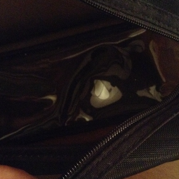 ❌Black mesh vs pink makeup bag❌ - Picture 4 of 4