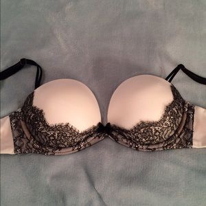 Victoria secret very sexy strapless bra