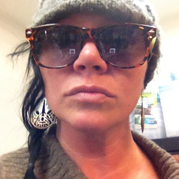 Meet your Posher, Windy - Picture 2 of 2