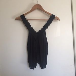#UO LACE CROSS TOP