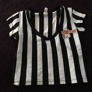 Hooters ref crop shirt