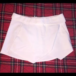 Mint condition white Zara Skort