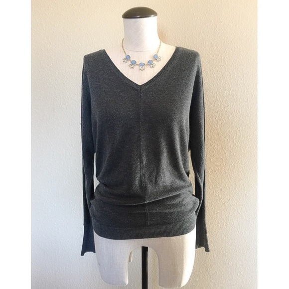 Sweaters - V-Neck (Charcoal Gray) Long Sleeve Sweater sz M