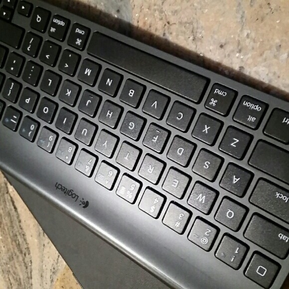 Logitech Bluetooth Tablet Keyboard - Picture 3 of 4