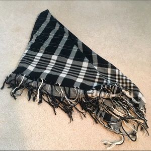 EXPRESS Black & White Plaid Fringe Scarf