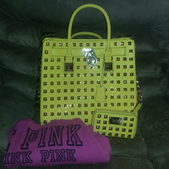 🎀Bundle trade for @giggleskel39 🎀