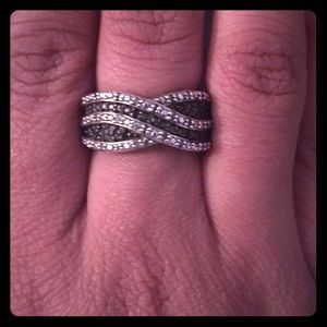 Stylish Black and White Diamond Wave Ring