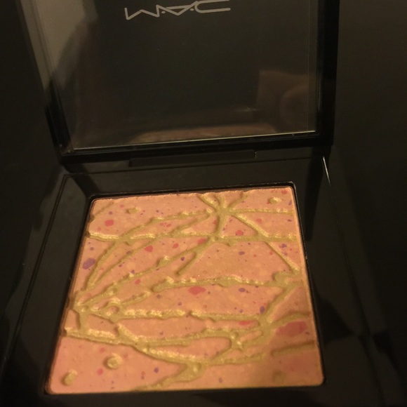 SALE 🎈 MAC COLLECTION THE ART OF POWDER 🎨 - Picture 2 of 4