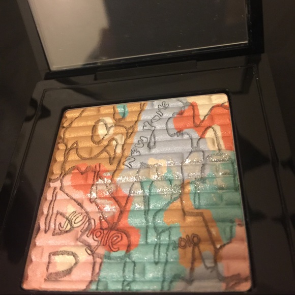 SALE 🎈 MAC COLLECTION THE ART OF POWDER 🎨 - Picture 3 of 4