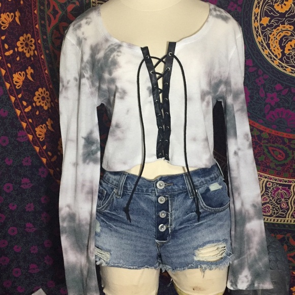 Vintage Tops - BOGO ✌🏼️HP🎀 Tie dye cropped lace up top
