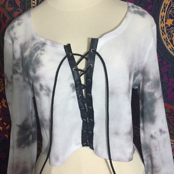 BOGO βπΌοΈHPπ Tie dye cropped lace up top - Picture 2 of 4
