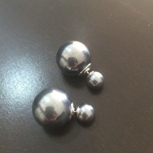 925 Sterling silver post with black pearls