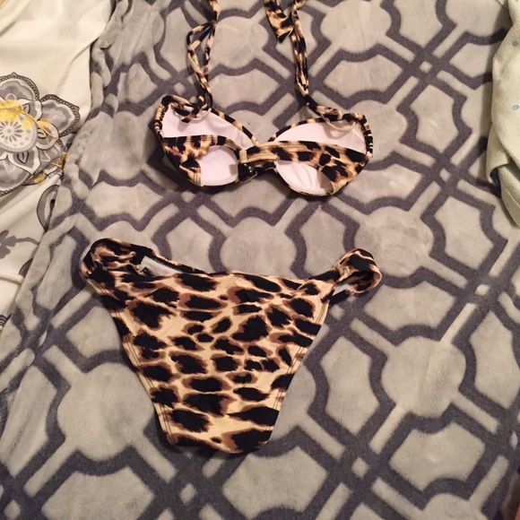 bikini - Picture 2 of 2