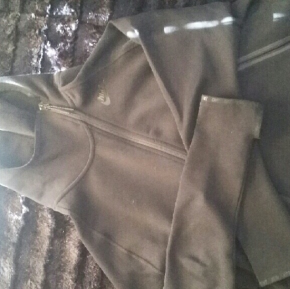Women's all black zip up jacket