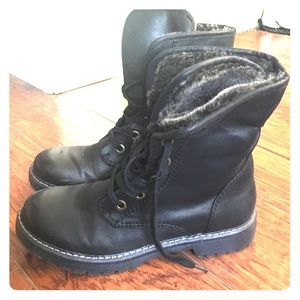 New! Only worn once black boots