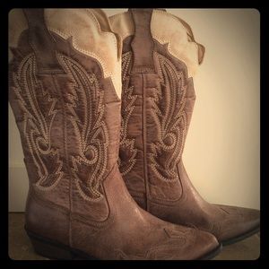 Cowgirl boots worn once!