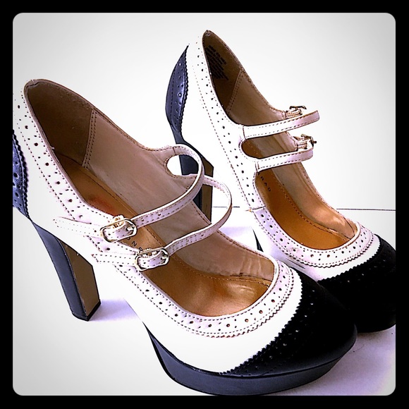 Lauren Conrad Spectator Ladies pumps