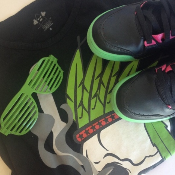 Shooting Star Other - 🆕 Chiefin' Skull Muscle Tank