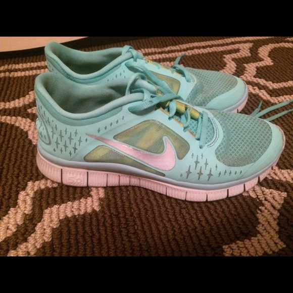 Nike free runs. Size 7!
