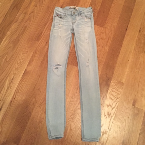 ⚠️sold⚠️Hollister light wash jeans