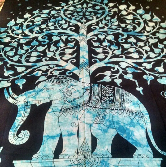 NEW TIE DYE TAPESTRY - Picture 2 of 4