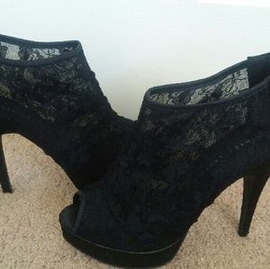 Chinese Laundry Lace Booties (NEW)