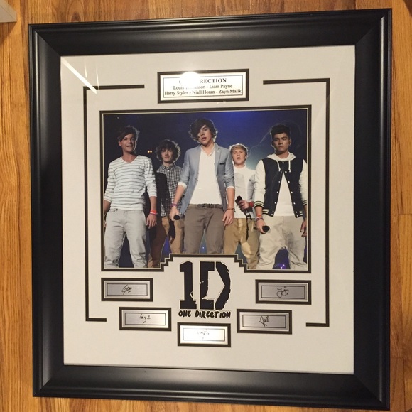 One Direction, Band Signed Photograph