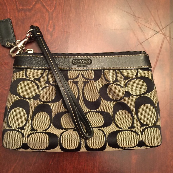 AUTHENTIC Coach clutch.