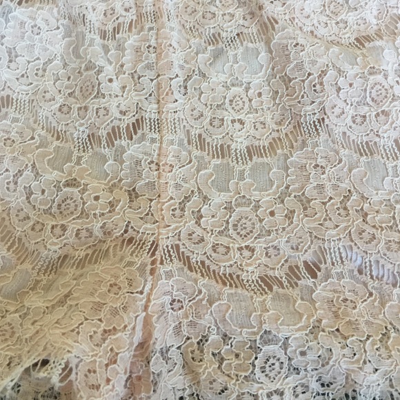 ❌SOLD❌ HP • Romantic Cream Lace Shorts • - Picture 2 of 4