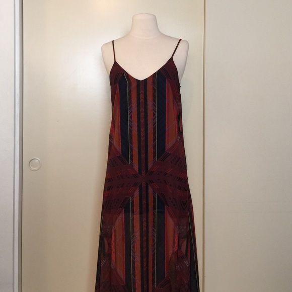 Like Mynded V-neck Dress - Picture 2 of 4