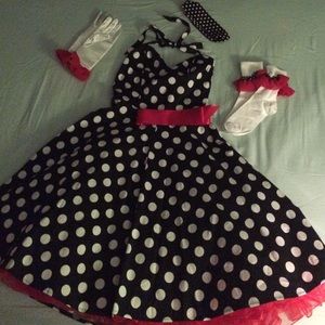 Super cute costume w/all accessories