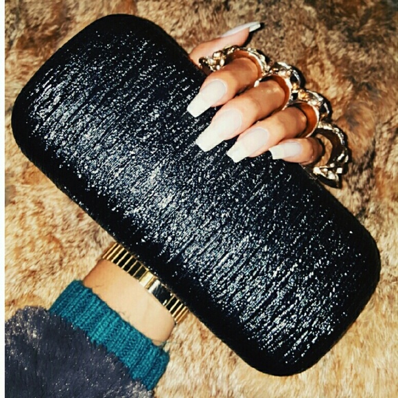 Black knuckle ring clutch