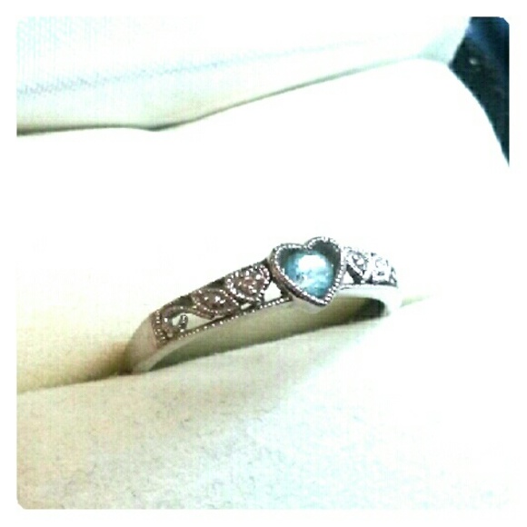 10 Carat White Gold Heart Ring