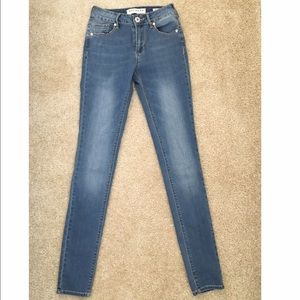 SOLD Bullhead Denim Co. High Rise Skinny jeans