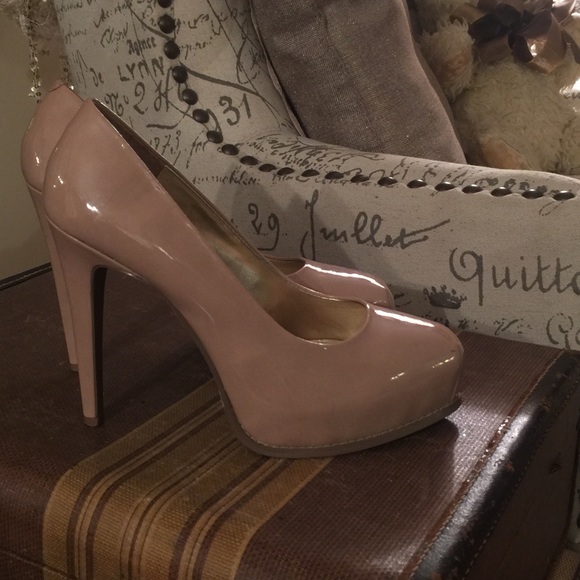 Vera Wang Nude Platform High Heels 5"