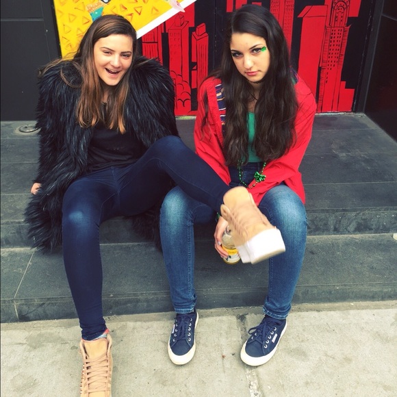 Meet your Posher, Rachel - Picture 2 of 2