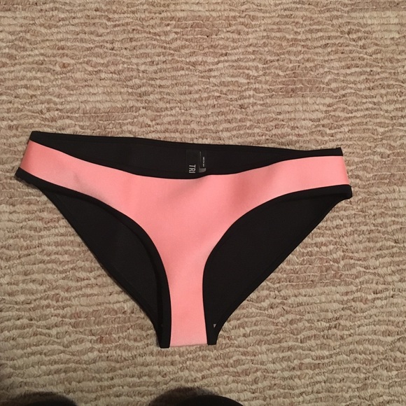 Light pink triangl bikini large top medium bottoms