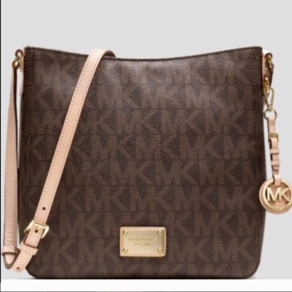 Micheal Kors jet set bag