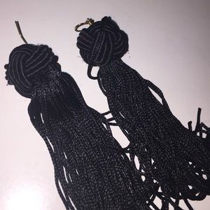 Van Astrid Knotted Tassel earrings