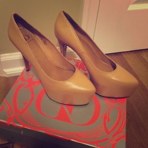 Kelsi Dagger Camel Colored Pump