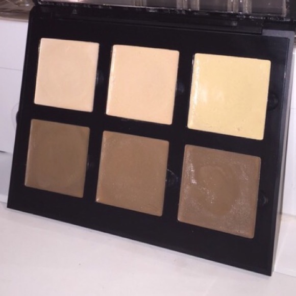 Anastasia Beverly Hills cream contour kit.