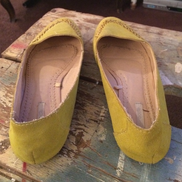 Suede pointed slip on flats - Picture 2 of 3