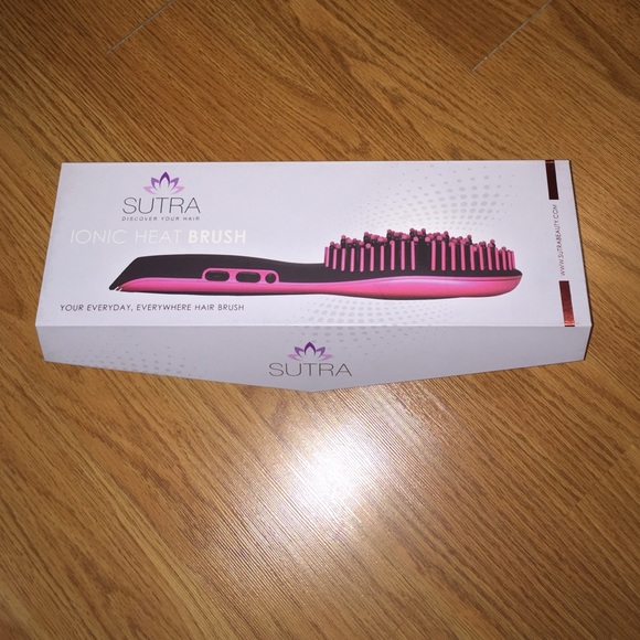 Works Amazing it's the new flat iron brush