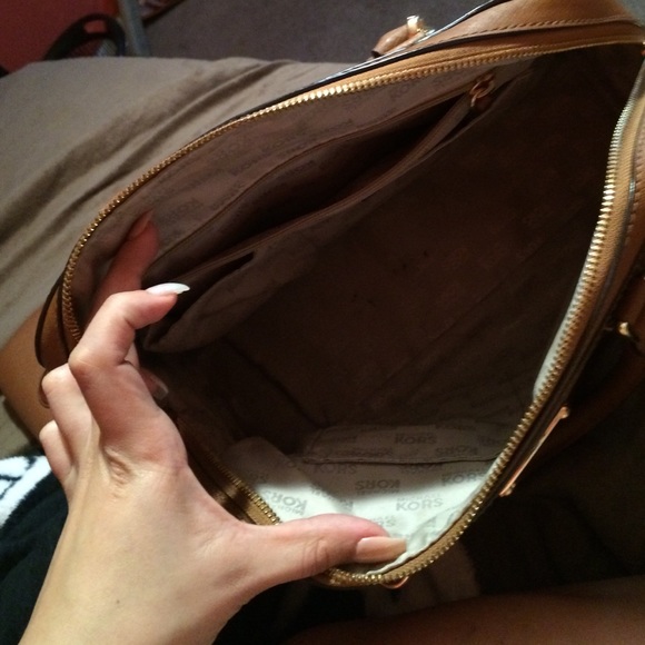 Michael kors purse with matching wallet - Picture 4 of 4